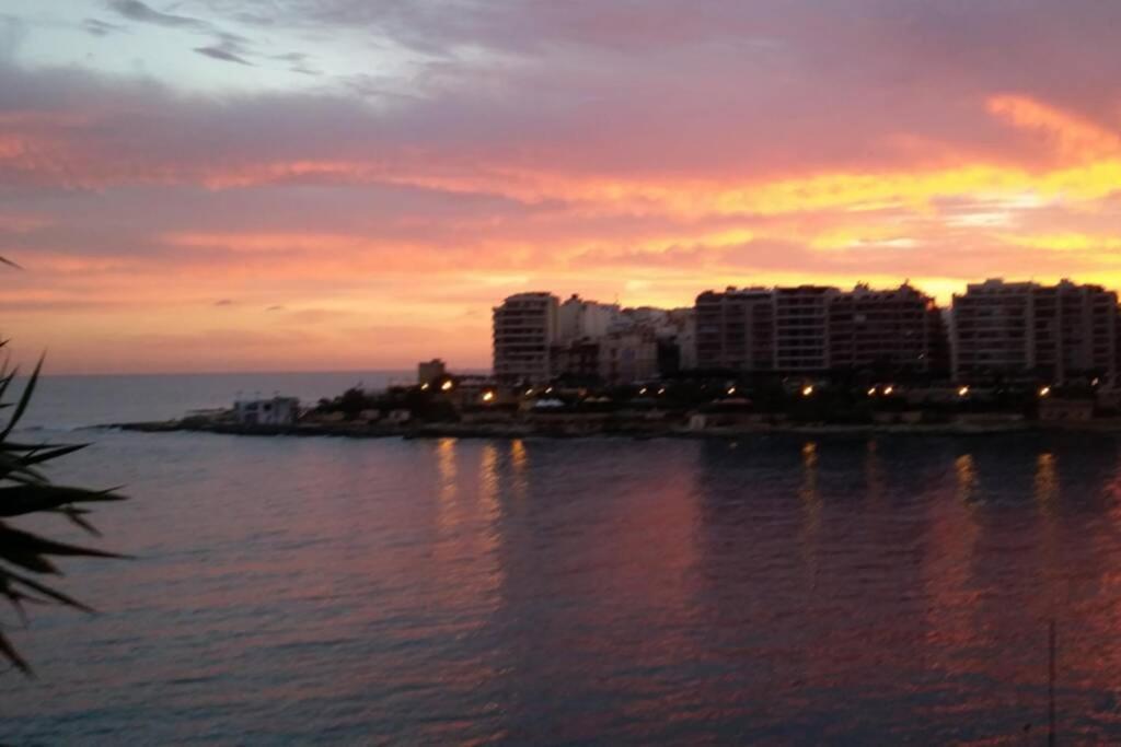 St Julians' Sea Front, Spectacular View, Apartment Saint Julian's Ngoại thất bức ảnh